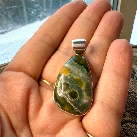 Handcrafted Freeform cabochon of Ocean Jasper in Sterling Silver. - Picture 11 of 14